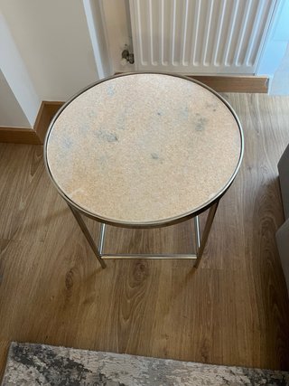 Mesa auxiliar Zara Home mármol y metal