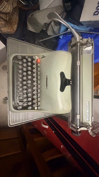 Máquina de escribir Hispano Olivetti