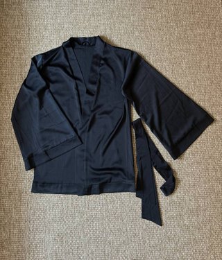 Bata kimono corta negra talla única