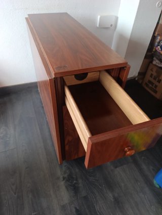 Mesa auxiliar de madera