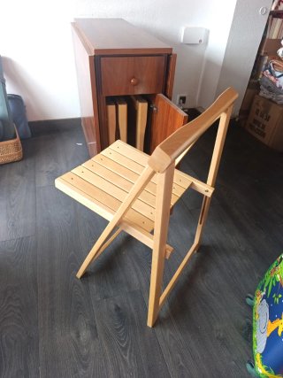 Mesa auxiliar de madera