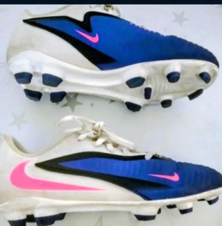 Fútbol ( botas de tacos Nike TALLA 33 )