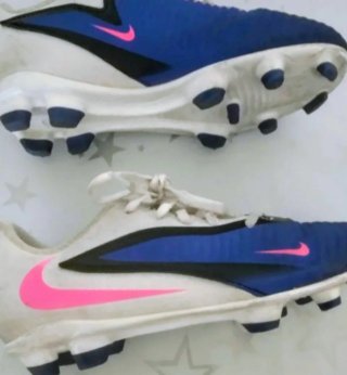 Fútbol ( botas de tacos Nike TALLA 33 )