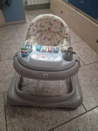 Andador bebé con juguetes