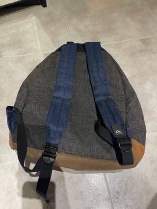 Mochila Quiksilver azul y marrón