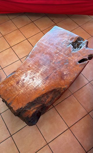Mesa auxiliar rústica de madera