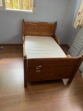 Cama infantil extensible madera. Ikea.