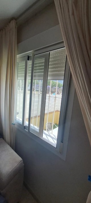 Ventanas aluminio doble cristal con persiana