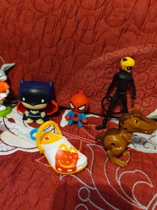 Lote figuras McDonald's y otros