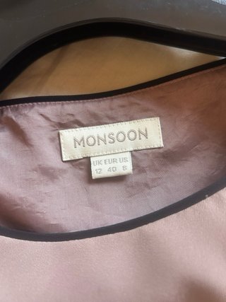 Vestido Monsoon rosa bordado talla 40