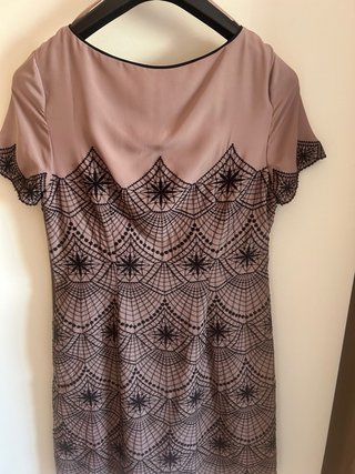 Vestido Monsoon rosa bordado talla 40