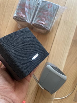 4 Altavoces Belson y 1 Bose