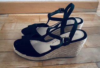 Sandalias negras cuña Talla 39 sin entrenar