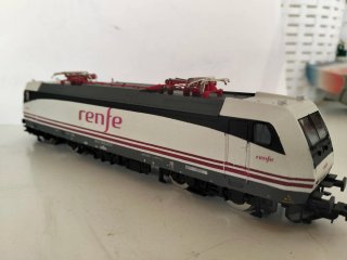 Locomotora Renfe 253 H0