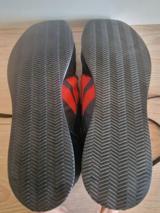 Reebok Classic Negro y Rojo