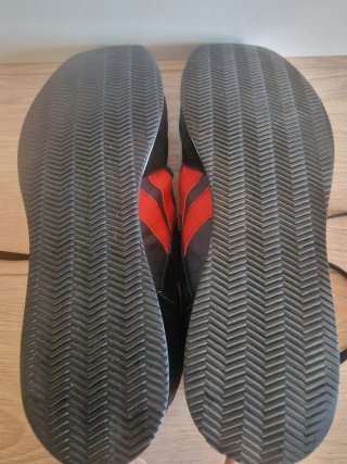 Reebok Classic Negro y Rojo