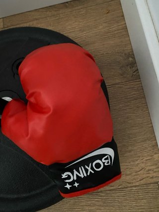 Saco de boxeo y guantes para niños