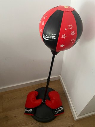 Saco de boxeo y guantes para niños