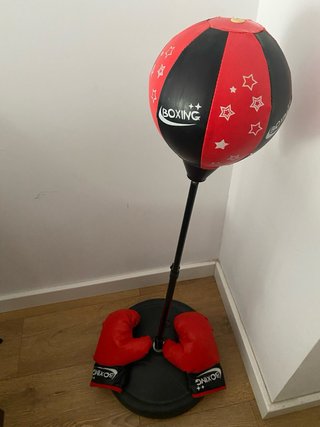 Saco de boxeo y guantes para niños