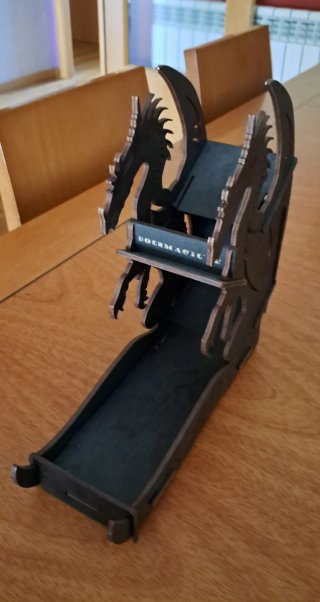 Mezclador de dados dragón madera