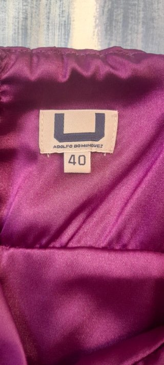 Vestido de fiesta morado con volantes