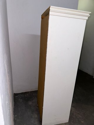 Estantería blanca de madera