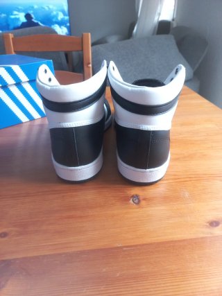 Zapatillas Adidas TOP 10 44 Negras y Blancas