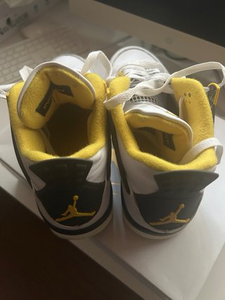 Zapatillas Jordan 4 Blancas y Amarillas