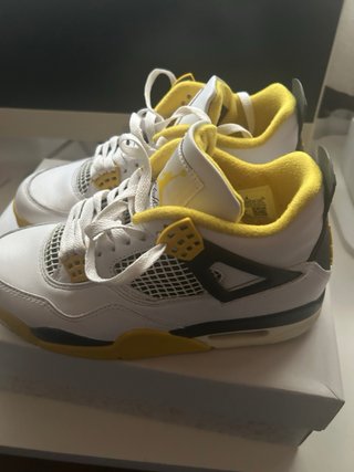 Zapatillas Jordan 4 Blancas y Amarillas