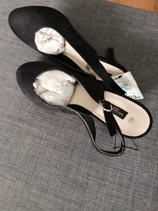 Zapatos de tacón negro