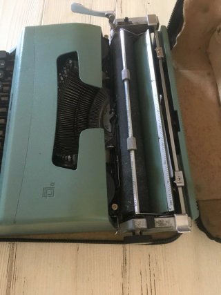 Máquina de escribir Olivetti Lettera 32
