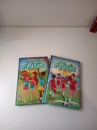 Pack de 2 libros de Alexia superfutbolista