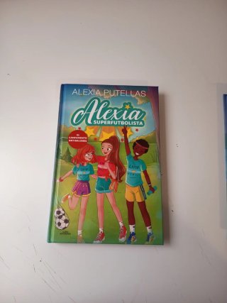 Pack de 2 libros de Alexia superfutbolista