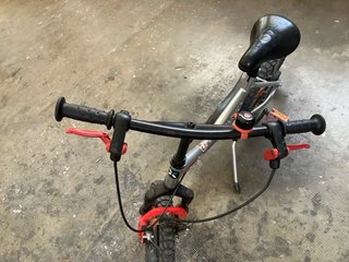 Bicicleta infantil Btwin plateada roja