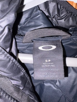 Chaqueta Oakley acolchada negra