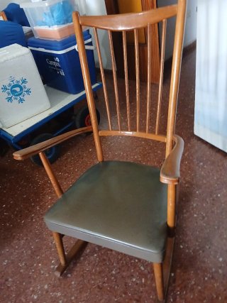 Butaca de madera y cuero