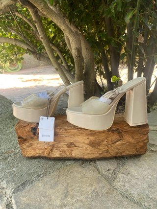 Sandalias Bershka tacón plataforma T.37