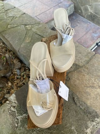 Sandalias Bershka tacón plataforma T.37