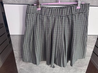 Conjunto Stradivarius Camiseta Verde y Falda XL