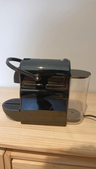 Cafetera Nespresso Negra
