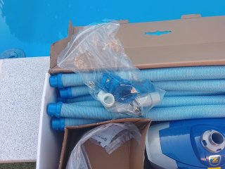 Robot Limpiafondos Piscina + Mangueras