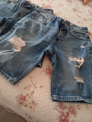 Bermudas vaqueras hombre rotas