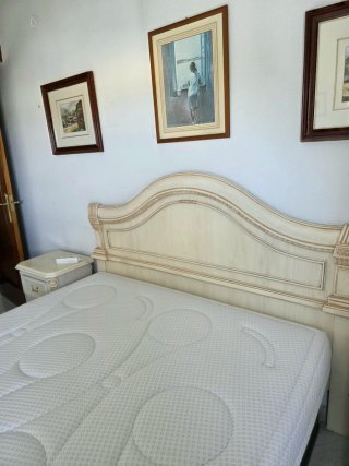 Juego habitación: Cabecero, mesita y cómoda