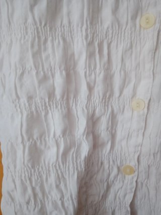 Camisa blanca fruncida