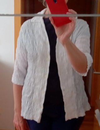 Camisa blanca fruncida