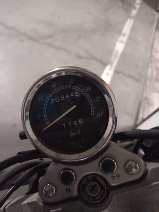 Moto Cruiser Negra y Plateada