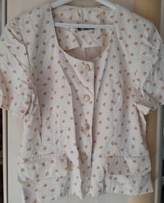 Blusa entallada manga corta estampada