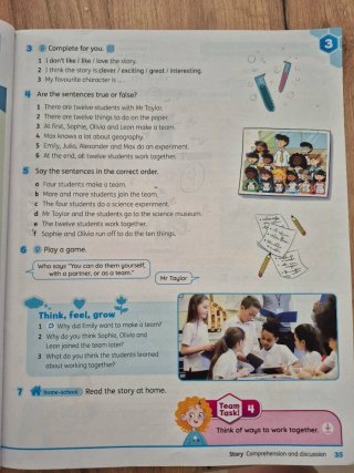 World Class 4 Class Book (Spain)