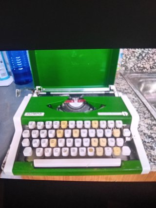 Máquina de escribir verde