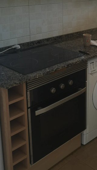 Horno de cocina negro y placa vitroceramica
